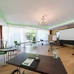 Waldhotel Tannenhaeuschen 4*