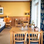 Waldhotel Tannenhaeuschen Otel 4*