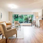 Waldhotel Tannenhaeuschen 4* فيسيل