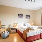 Waldhotel Tannenhaeuschen 4* فيسيل