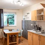 Waldhotel Tannenhaeuschen فندق