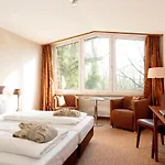 Waldhotel Tannenhaeuschen 4*