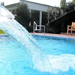 Waldhotel Tannenhaeuschen Otel 4*