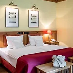 Waldhotel Tannenhaeuschen 4*