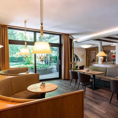 Waldhotel Tannenhäuschen