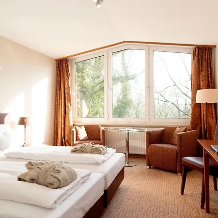 Waldhotel Tannenhaeuschen 4*