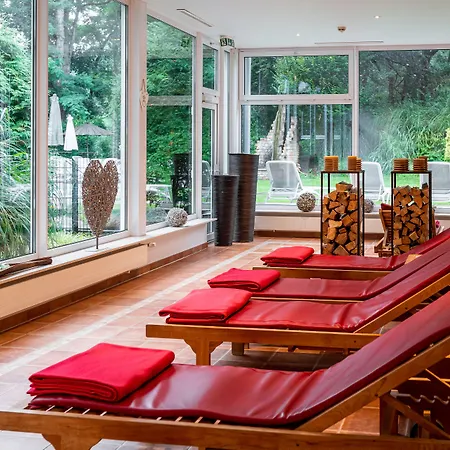 Waldhotel Tannenhaeuschen Отель 4*