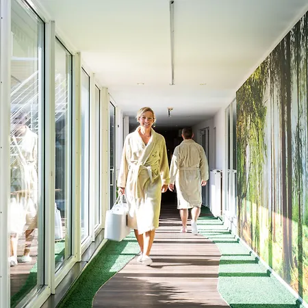 מלון Waldhotel Tannenhaeuschen