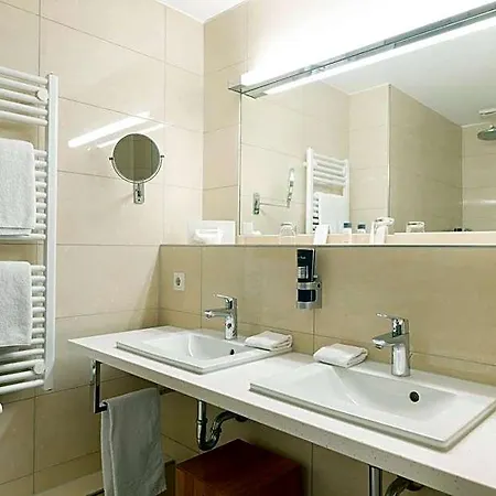 فندق Waldhotel Tannenhaeuschen فيسيل