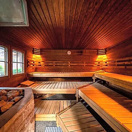 Waldhotel Tannenhaeuschen فندق