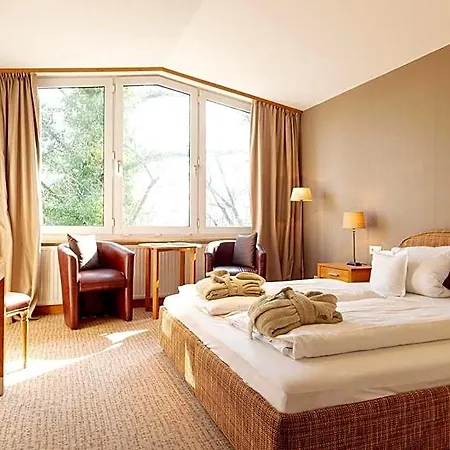 Waldhotel Tannenhaeuschen 4*