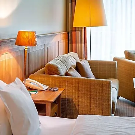Waldhotel Tannenhaeuschen 4*