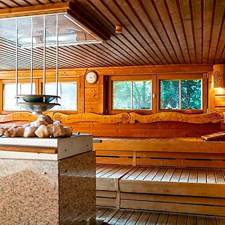 فندق Waldhotel Tannenhaeuschen 4*