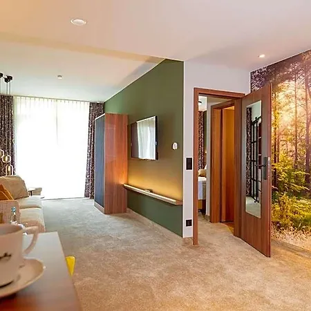 Waldhotel Tannenhaeuschen מלון וזל