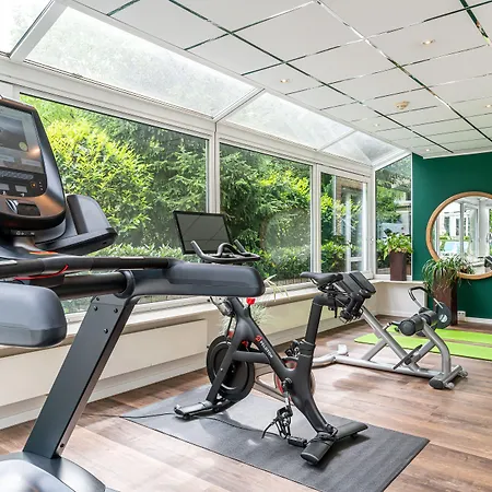 Waldhotel Tannenhaeuschen Отель Везель