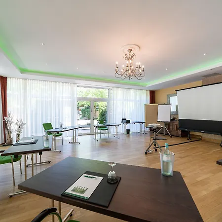 Waldhotel Tannenhaeuschen 4* Везель