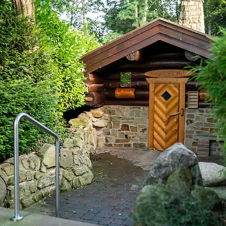 Отель Waldhotel Tannenhaeuschen 4*