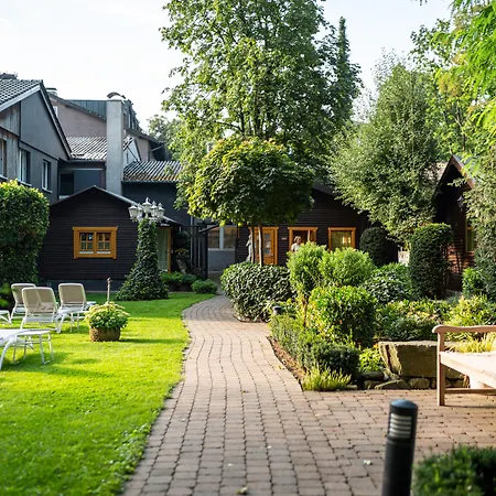 Waldhotel Tannenhaeuschen 4* Везель