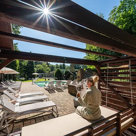 Waldhotel Tannenhaeuschen Отель Везель