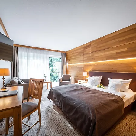Waldhotel Tannenhaeuschen 4* Везель