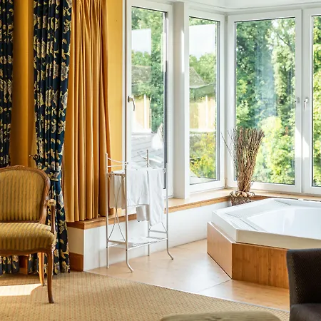 Waldhotel Tannenhaeuschen 4*