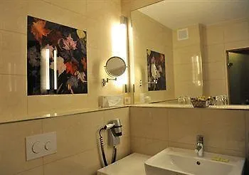 Hotel Waldhotel Tannenhaeuschen 4*