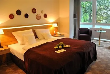 Waldhotel Tannenhaeuschen 4*