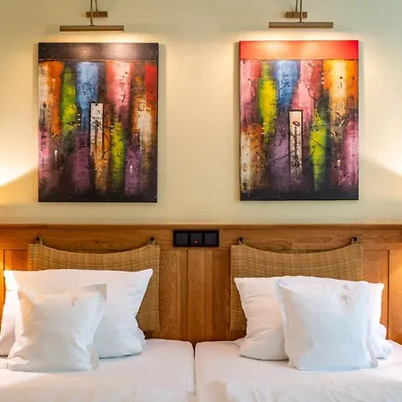 Waldhotel Tannenhaeuschen Hotell