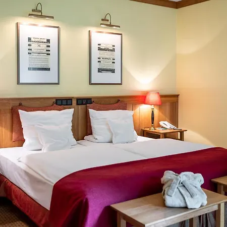 Waldhotel Tannenhauschen 4*