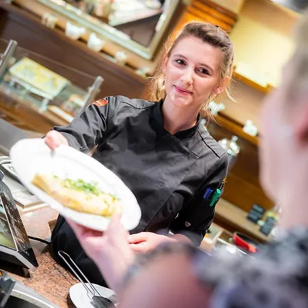 Hotel Waldhotel Tannenhäuschen 4*