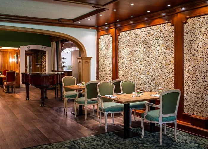 Waldhotel Tannenhaeuschen 4*