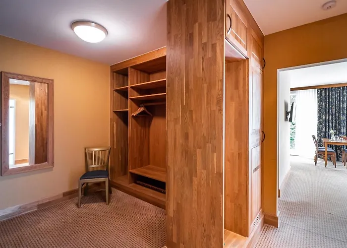 坦恩豪斯晨沃尔德酒店 韦塞尔