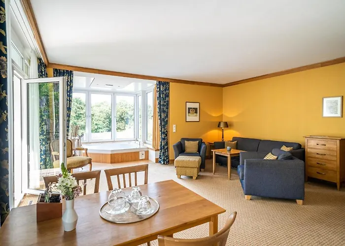 Hotel Waldhotel Tannenhaeuschen 4*