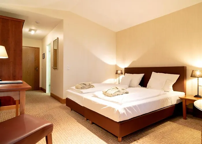 Waldhotel Tannenhaeuschen 4*