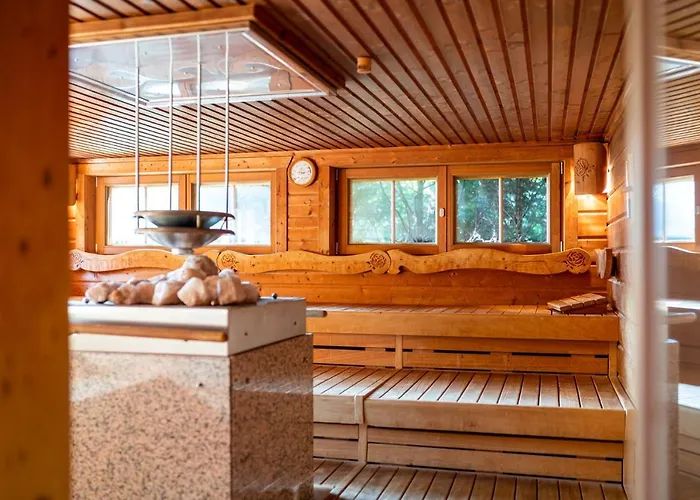 Waldhotel Tannenhaeuschen 4* וזל