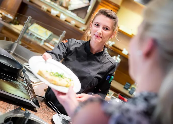 Hotel Waldhotel Tannenhaeuschen 4*